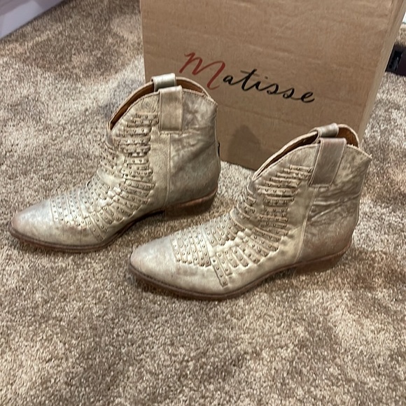 Matisse gold with gold studs bootie 8.5m new - Picture 2 of 6